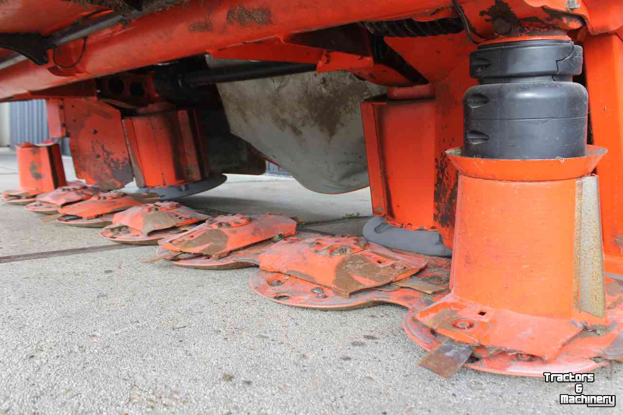 Mähwerk Kuhn GMD3125F-FF front schijvenmaaier frontmaaier snelwissel op de messen