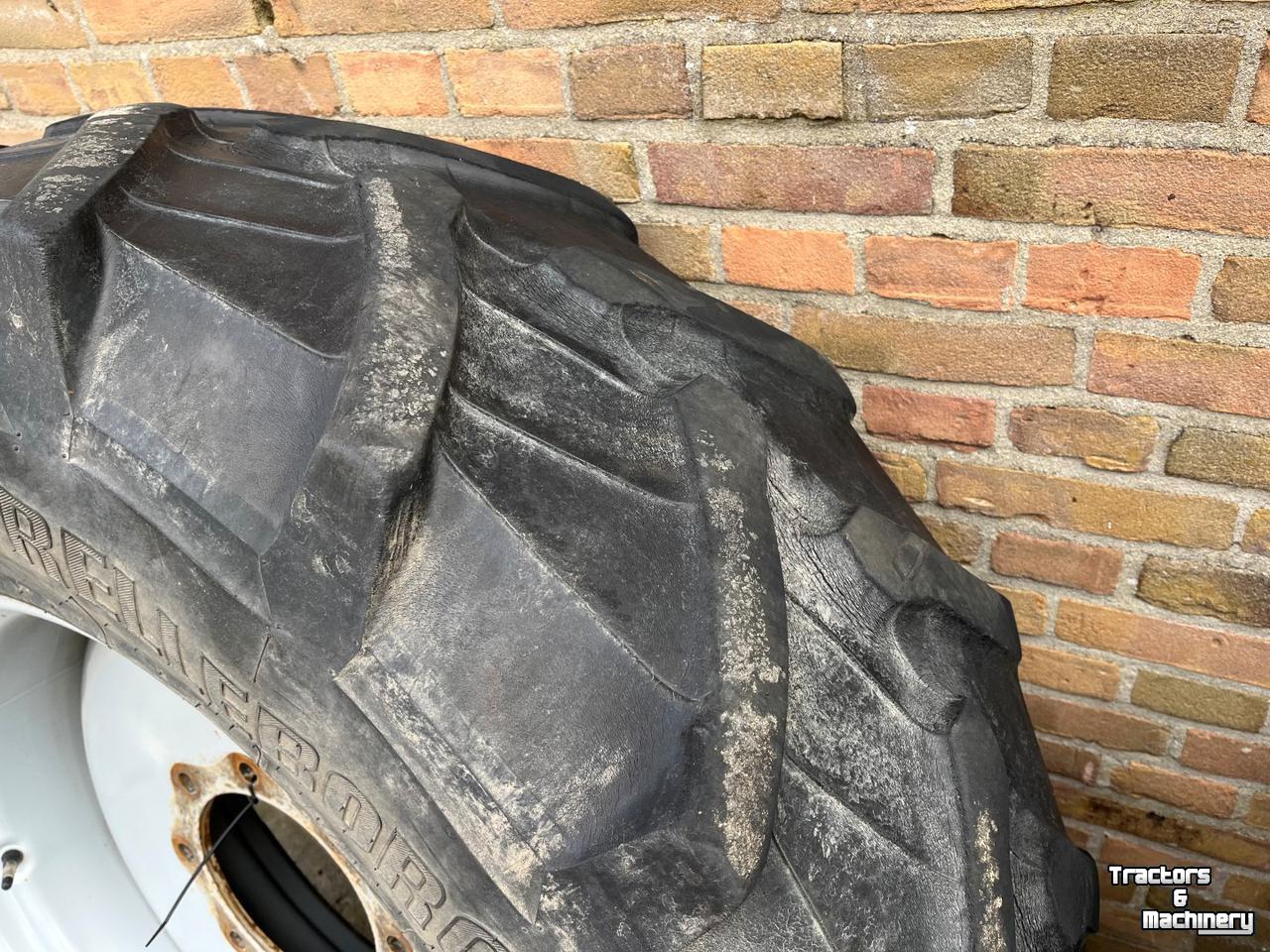 Räder, Reifen, Felgen & Distanzringe Trelleborg TM 600 380/85R28