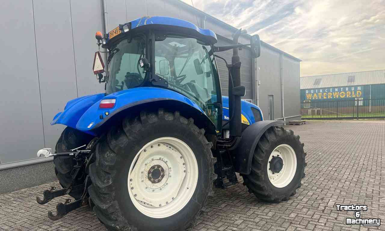 Schlepper / Traktoren New Holland T6020 Elite Tractor