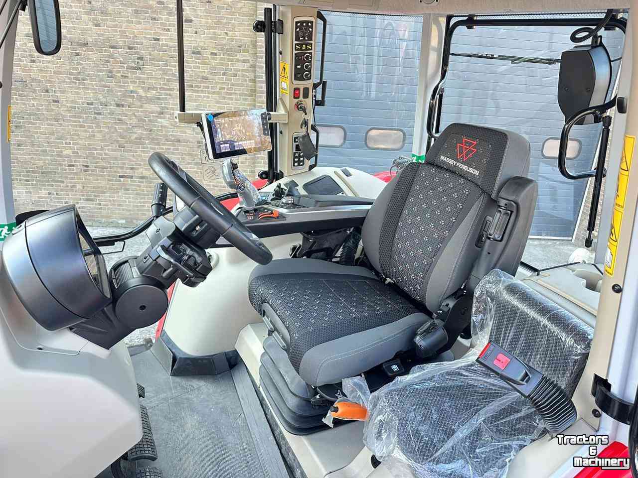 Schlepper / Traktor Massey Ferguson 6S.165 DVT Exclusive