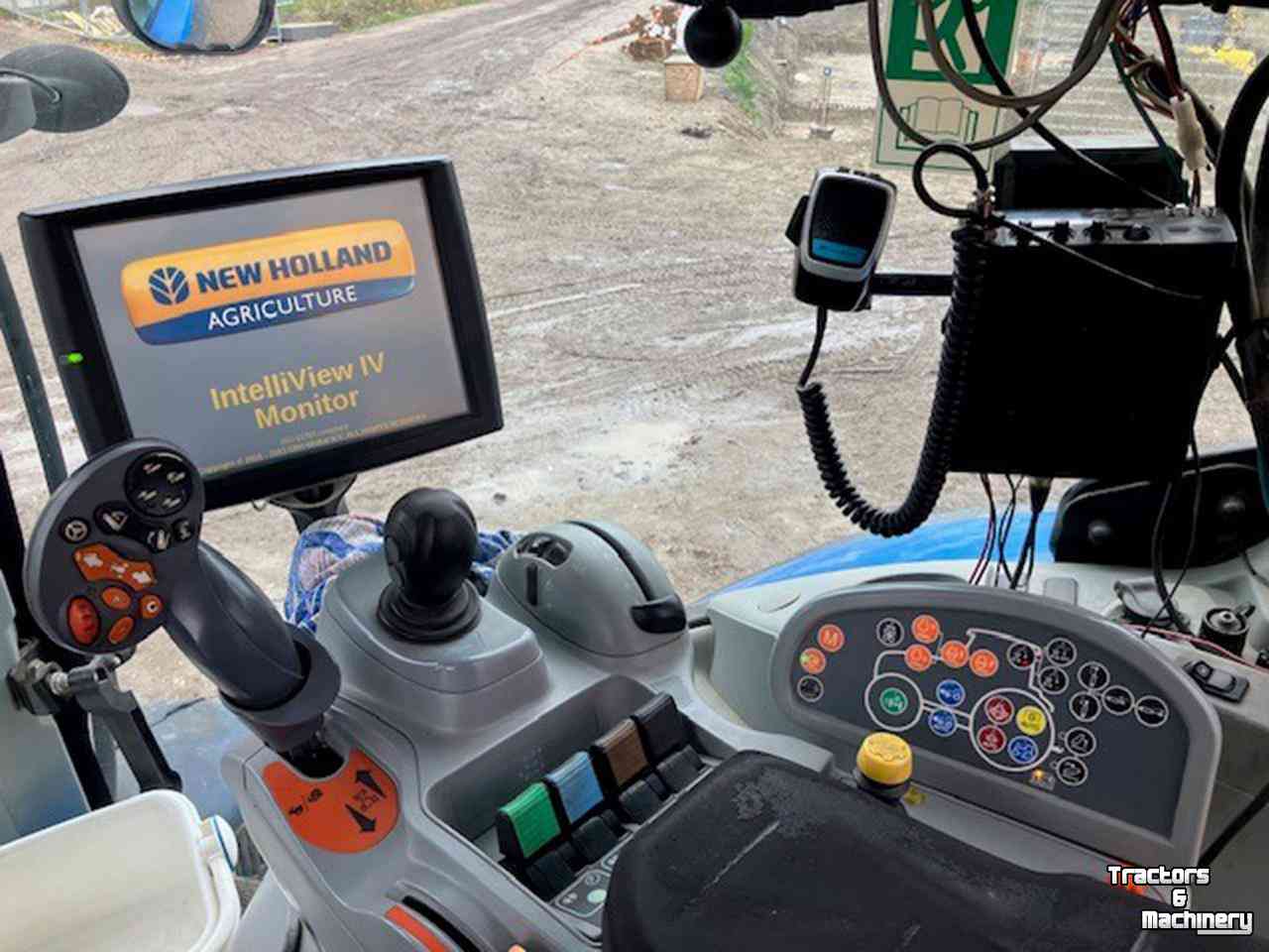 Schlepper / Traktor New Holland TNH T7.220