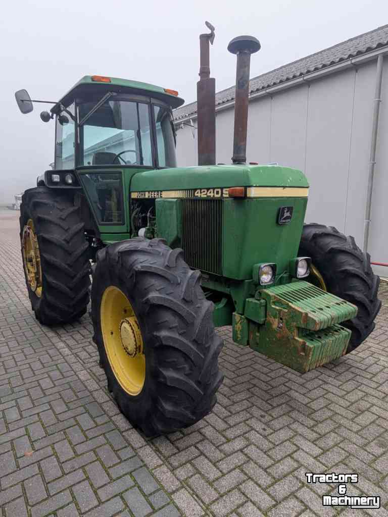 Schlepper / Traktor John Deere 4240 S