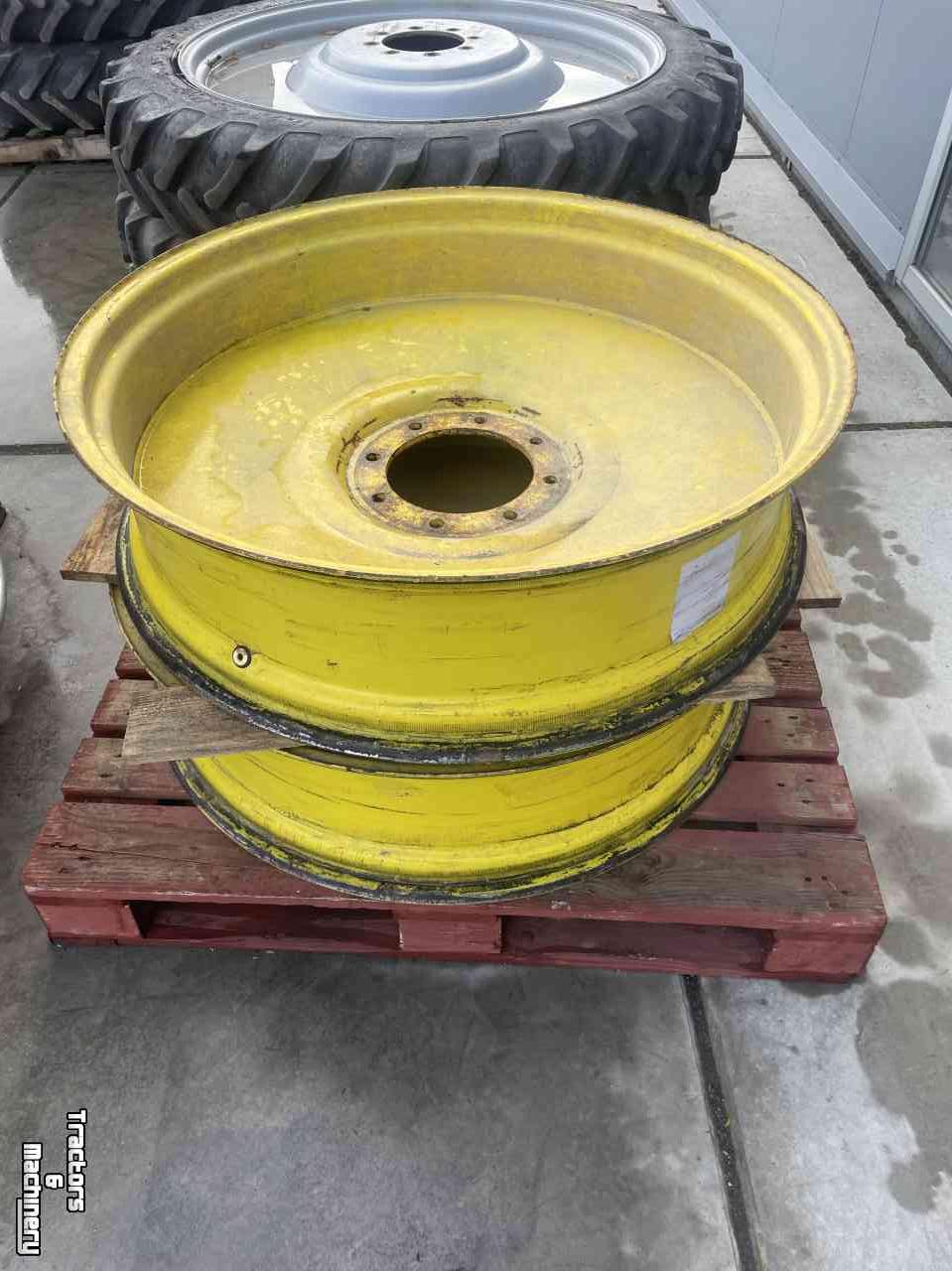 Räder, Reifen, Felgen & Distanzringe John Deere 10x38 passend onder 6420 1.50 spoor