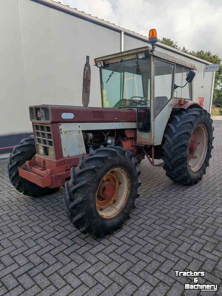 Schlepper / Traktor International 946