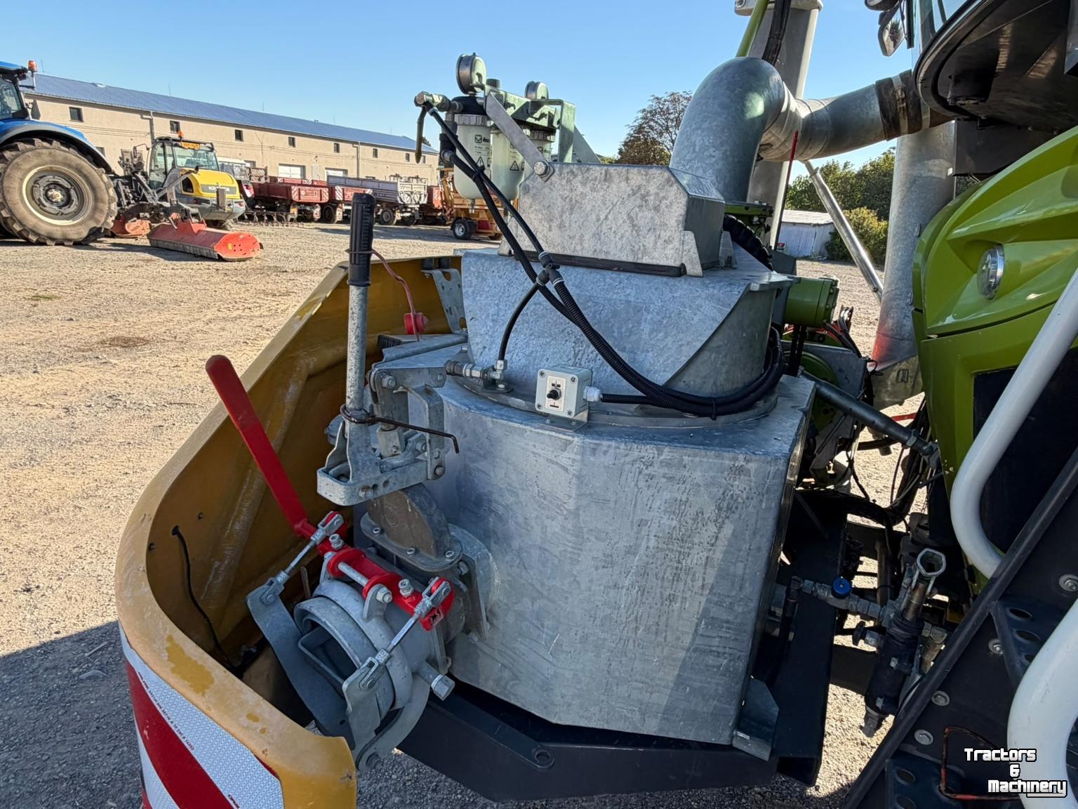 Gülletankwagen / Güllefässer Claas Xerion