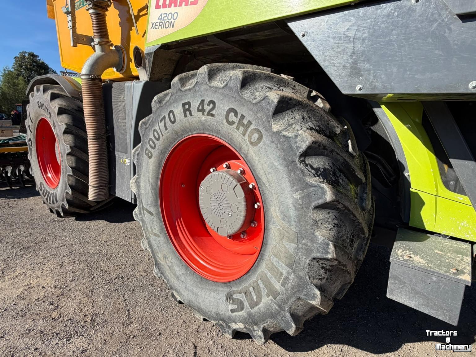 Gülletankwagen / Güllefässer Claas Xerion