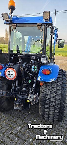Schlepper / Traktor New Holland T3.65F / Marge machine
