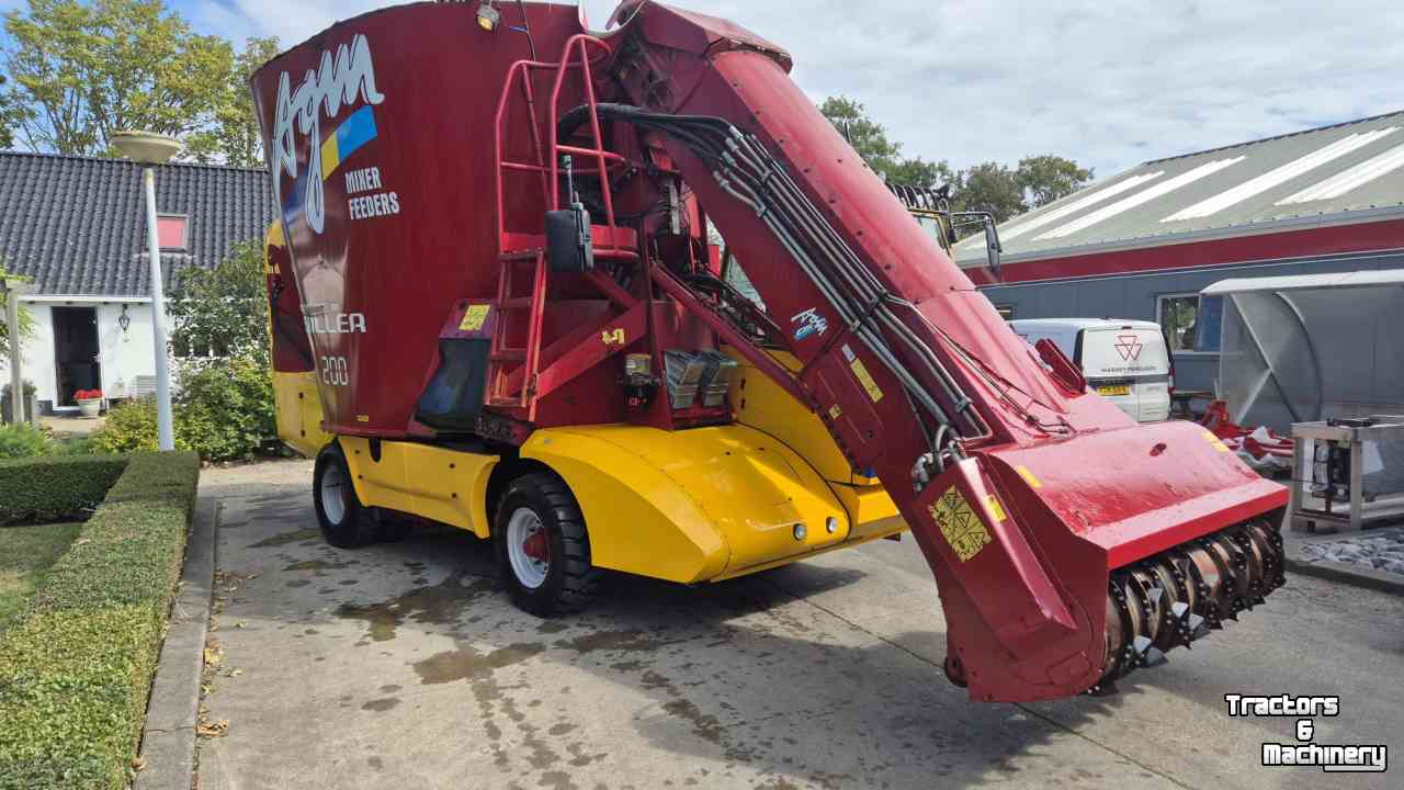 Selbstfahrende Futtermischwagen AGM Vantage Miller 200