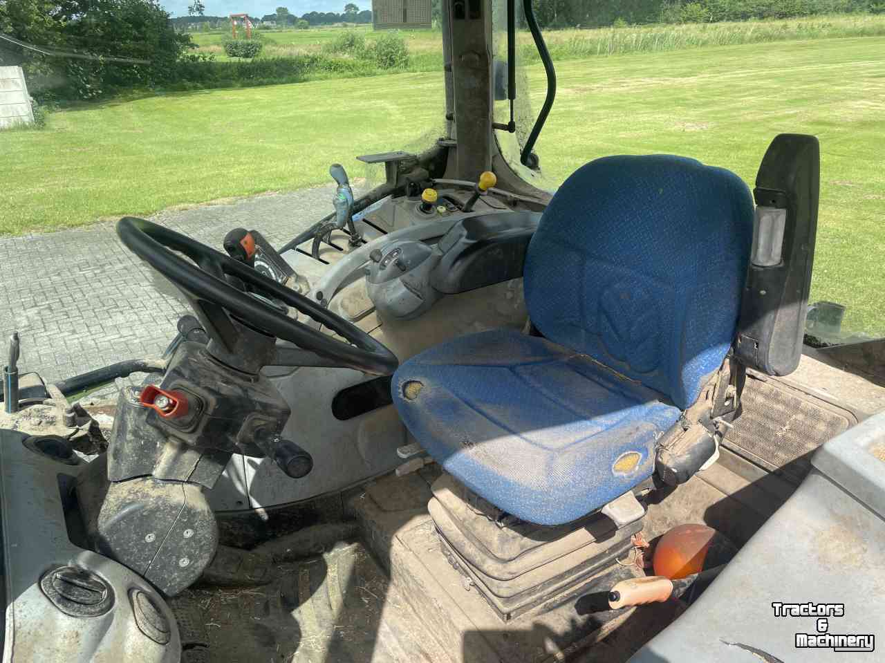 Schlepper / Traktor New Holland T6030