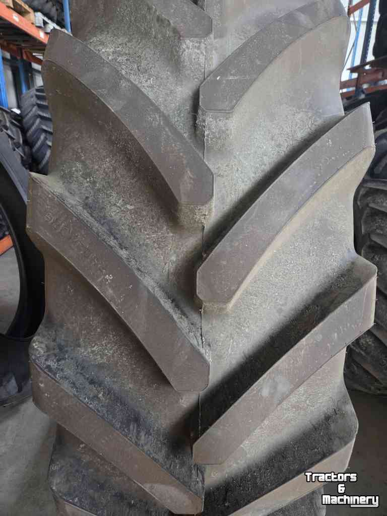 Räder, Reifen, Felgen & Distanzringe Bridgestone 620/70R42 VX-Tractor demo