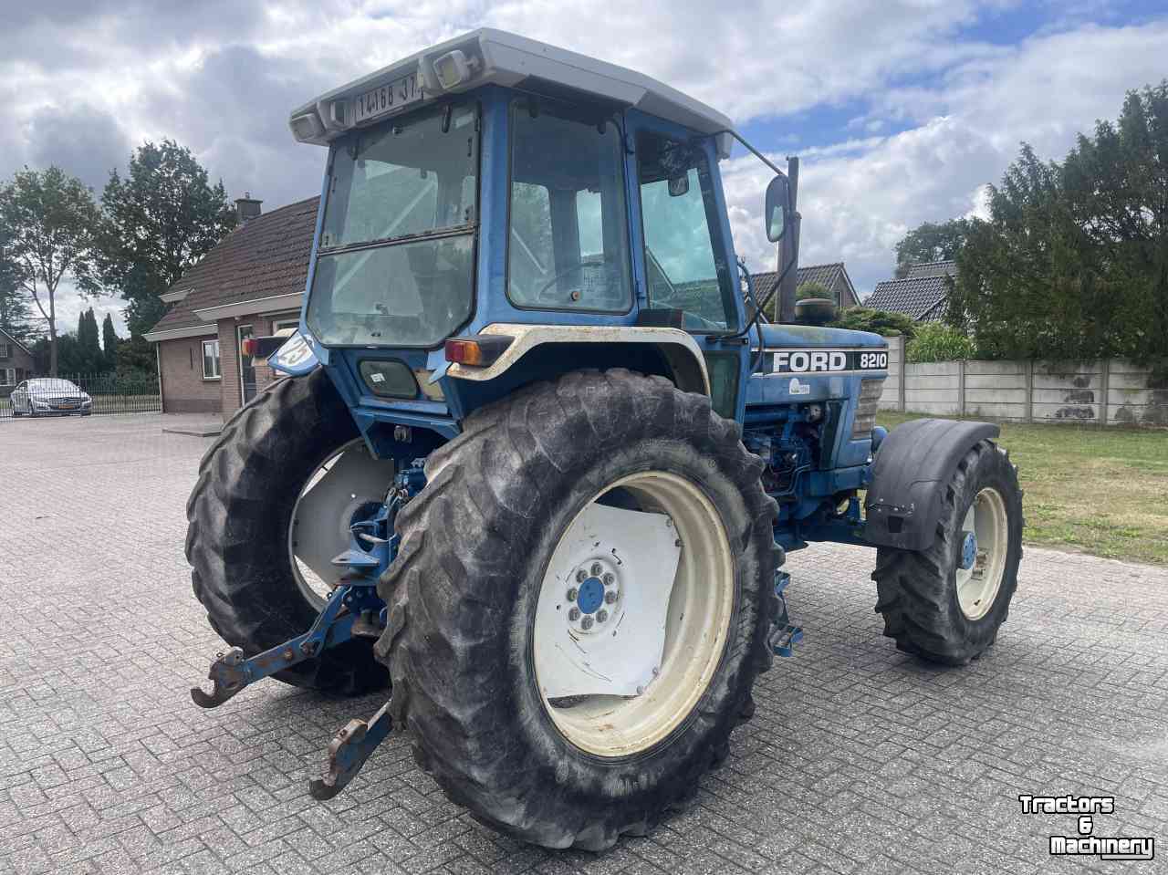Schlepper / Traktor Ford 8210 II ZF-4WD, DP 16+8, cab + airco !!