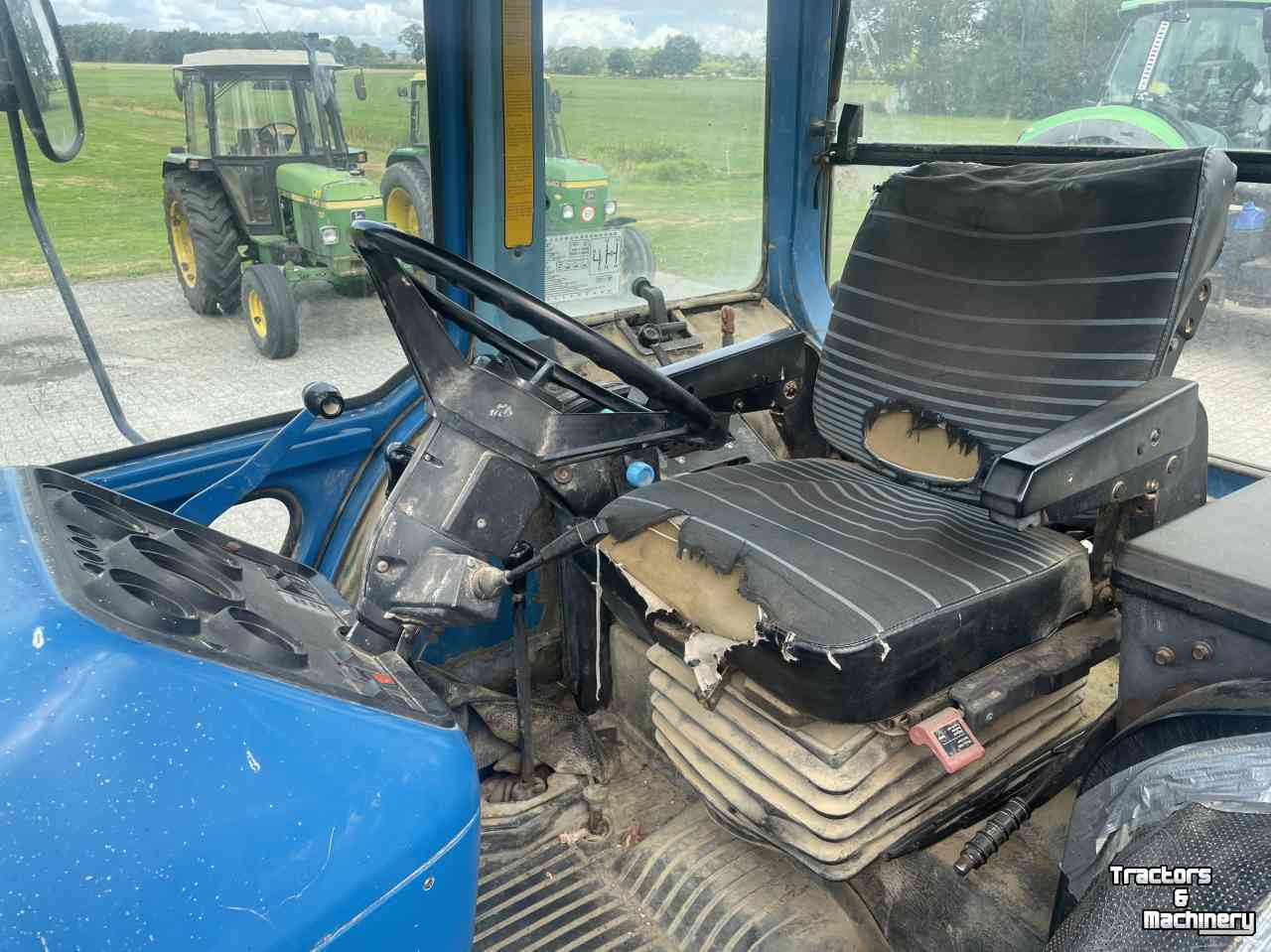 Schlepper / Traktor Ford 8210 II + AIRCO !!