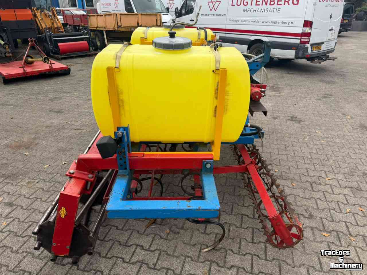 Grubber Zibo FC 300 frontcultivator met spuitopbouw