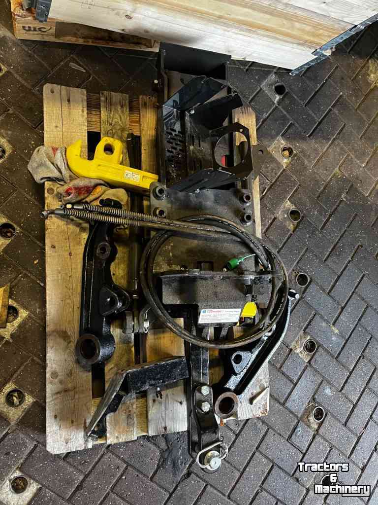 Diverse neue Teile New Holland Pick up hitch
