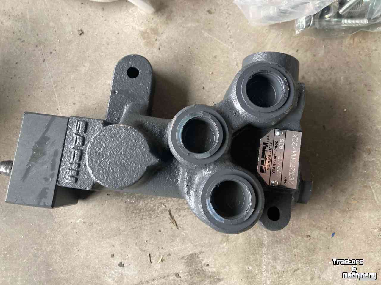 Diverse neue Teile Kubota Hydraulisch aanhangwagenremventiel M6060/ M6070