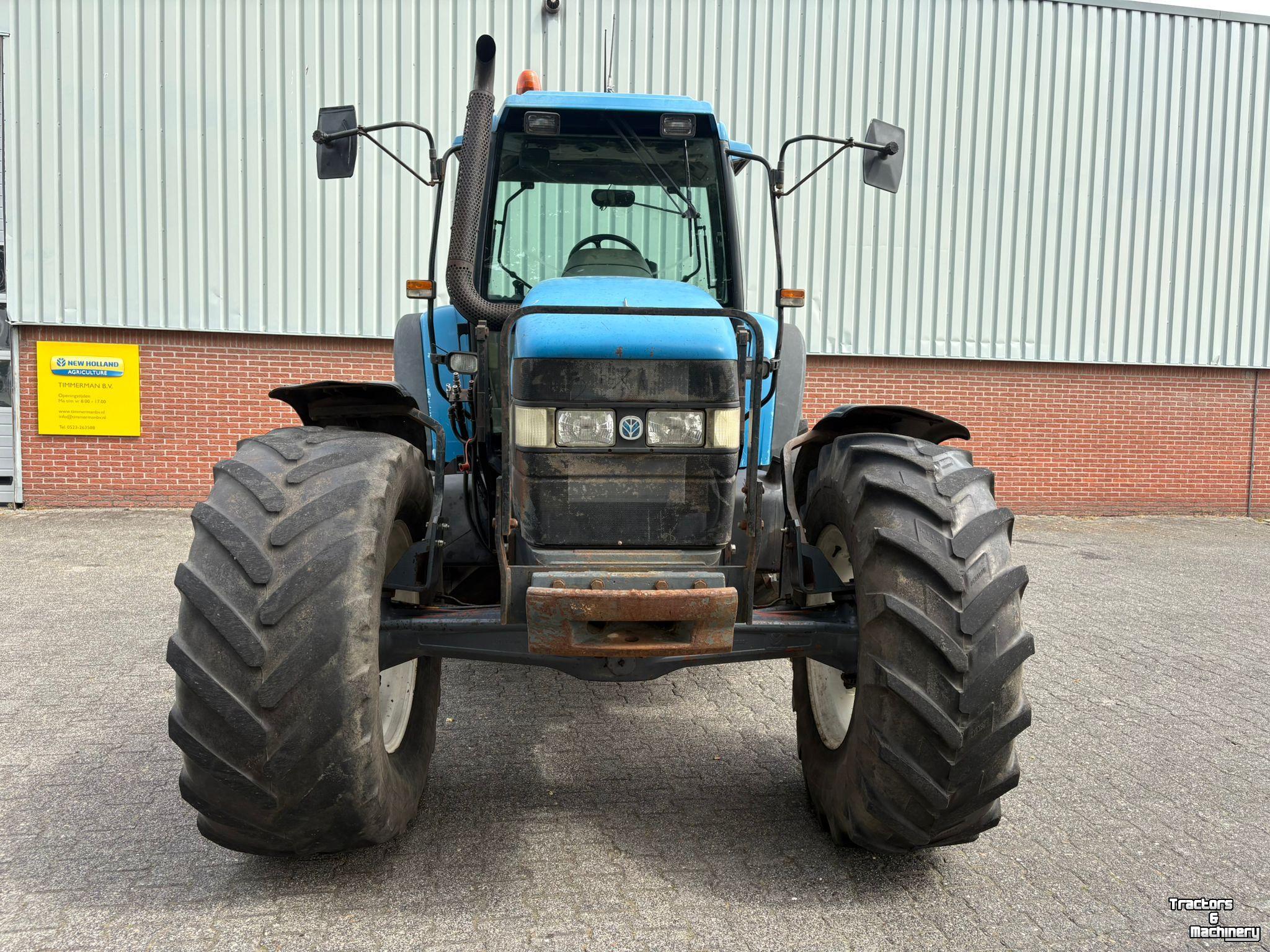 Schlepper / Traktor New Holland 8360
