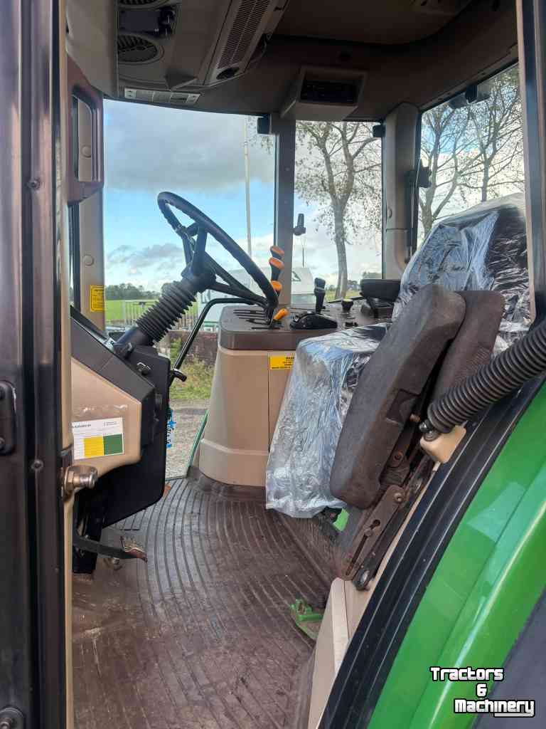 Schlepper / Traktor John Deere 6110