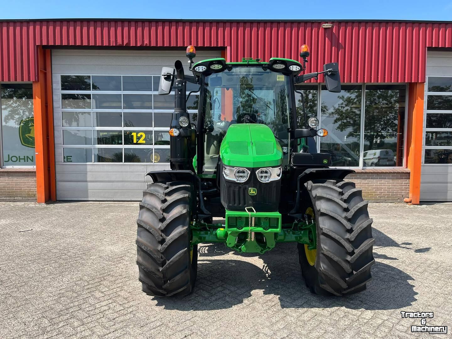 Schlepper / Traktor John Deere 6M 125