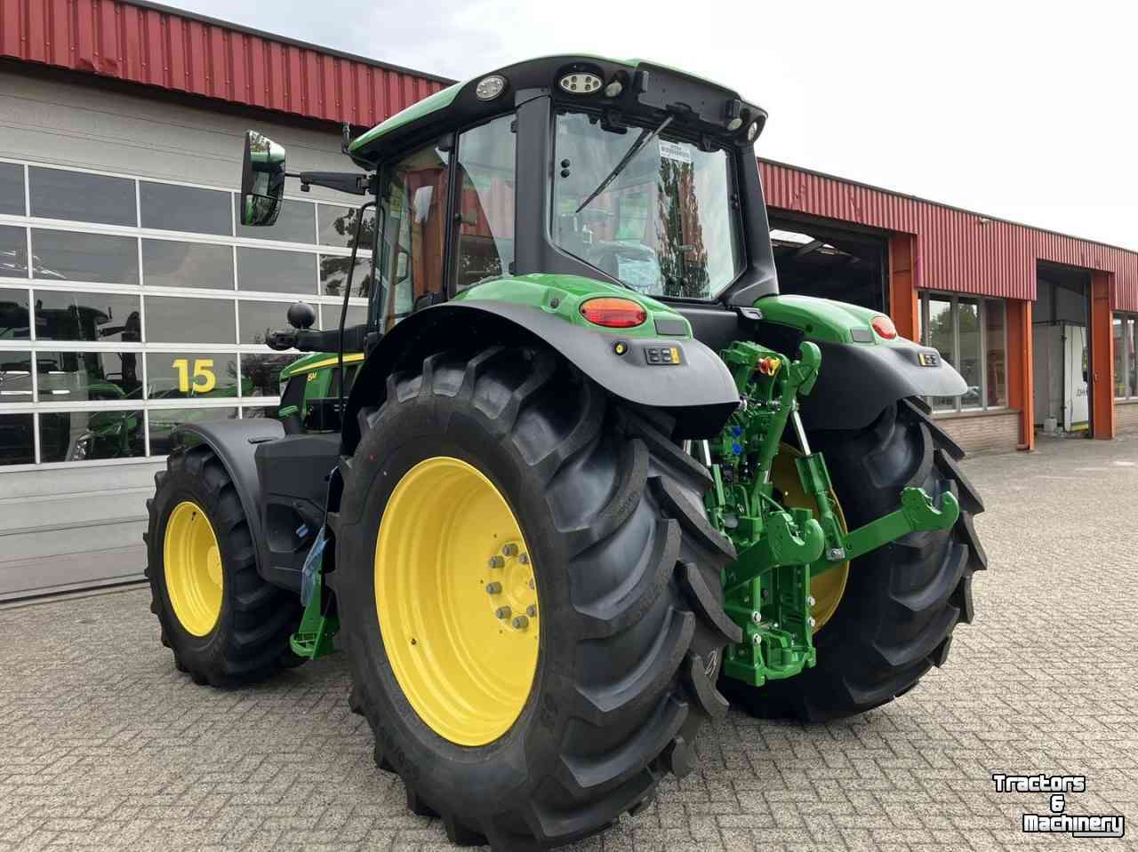 Schlepper / Traktor John Deere 6M 150