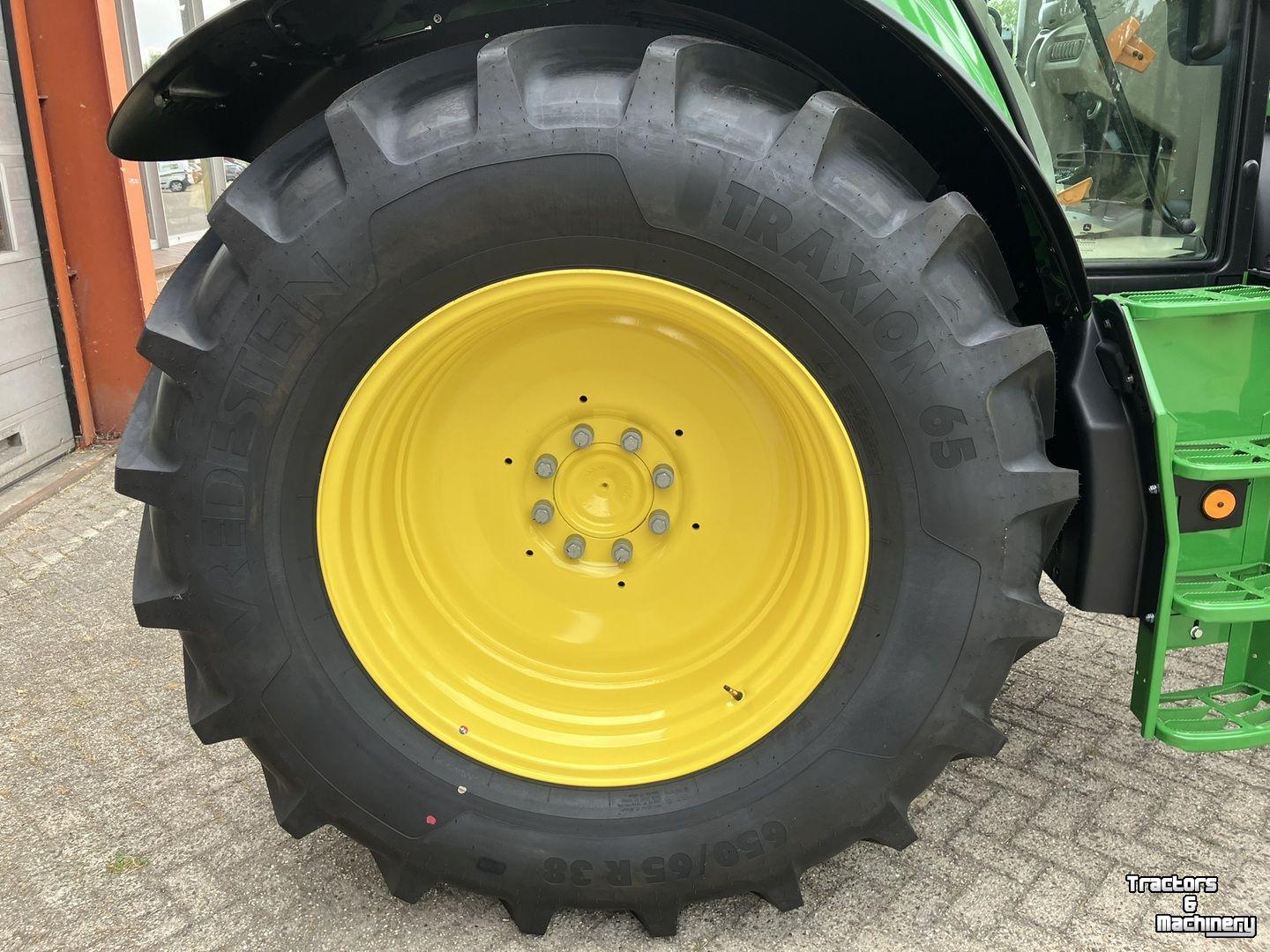 Schlepper / Traktor John Deere 6M 150