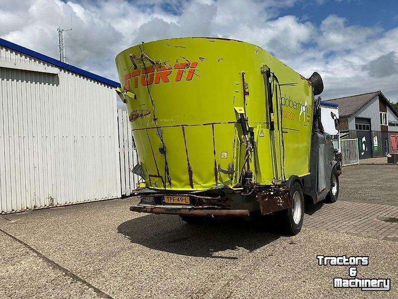 Futtermischwagen Vertikal Storti Dobermann SW 200