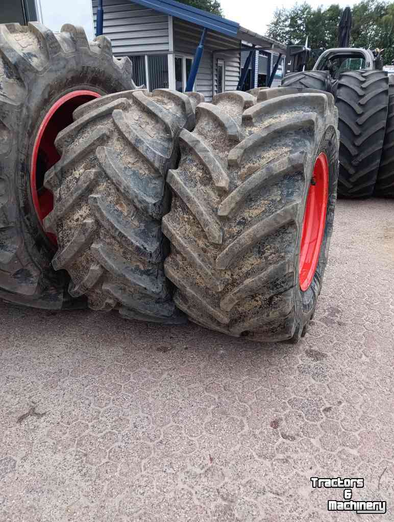 Räder, Reifen, Felgen & Distanzringe BKT 900/50R42 710/55R30