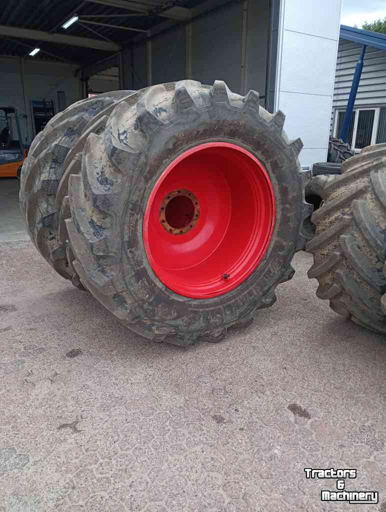 Räder, Reifen, Felgen & Distanzringe BKT 900/50R42 710/55R30
