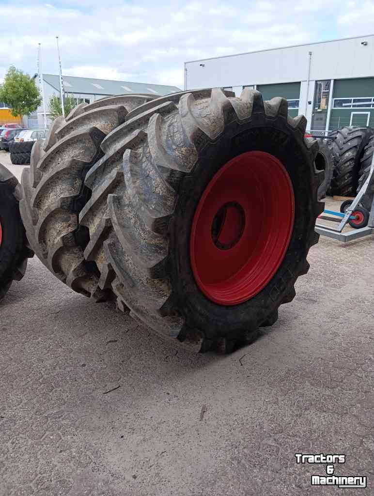 Räder, Reifen, Felgen & Distanzringe BKT 900/50R42 710/55R30