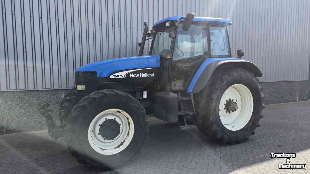 Schlepper / Traktor New Holland TM175