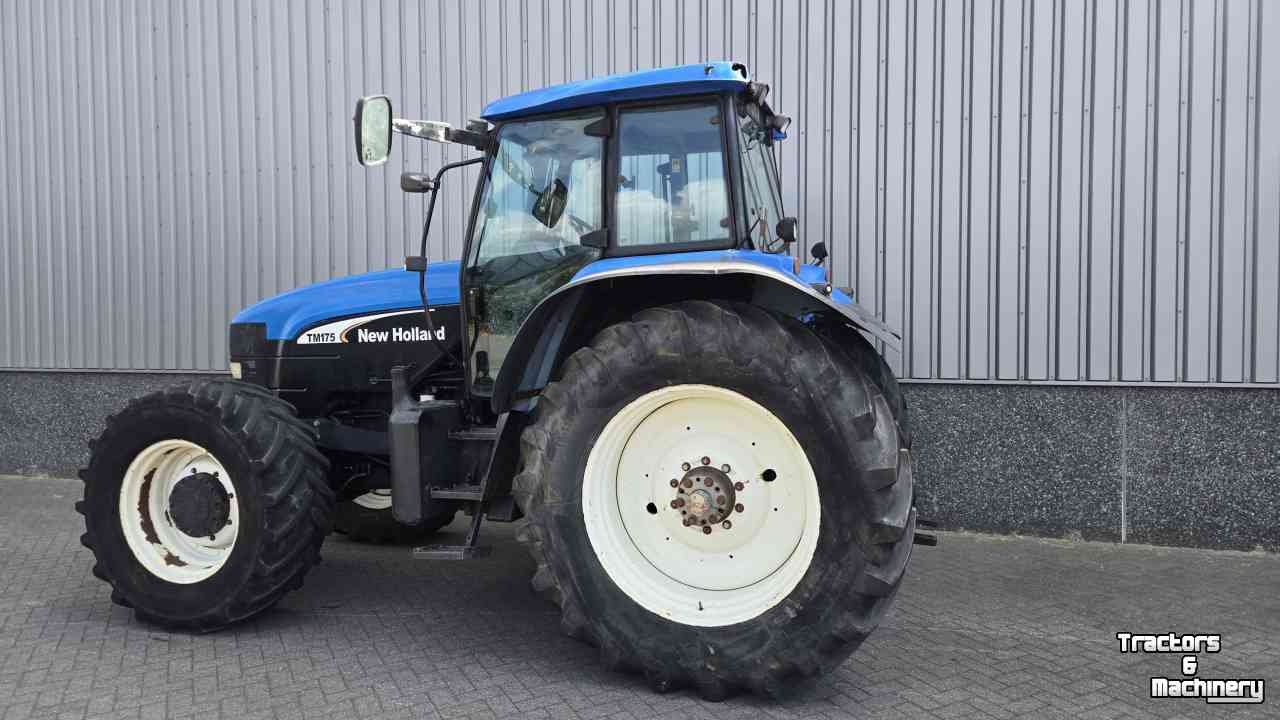 Schlepper / Traktor New Holland TM175