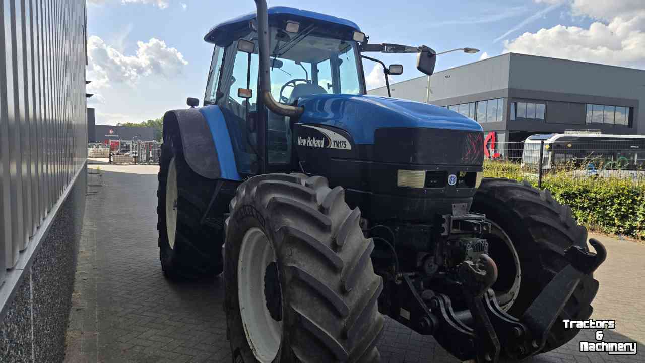 Schlepper / Traktor New Holland TM175