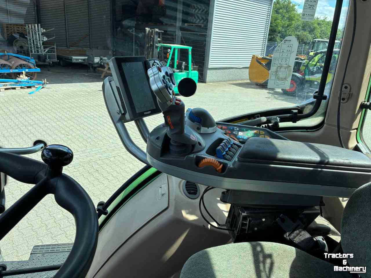 Schlepper / Traktor Fendt 718 Vario SCR tractor