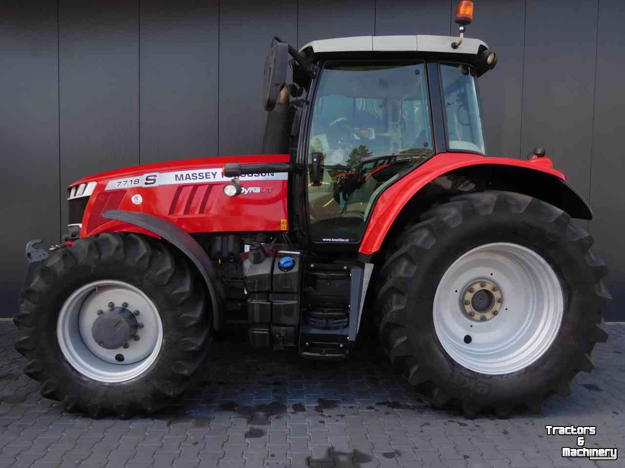 Schlepper / Traktoren Massey Ferguson 7718 Dyna-VT