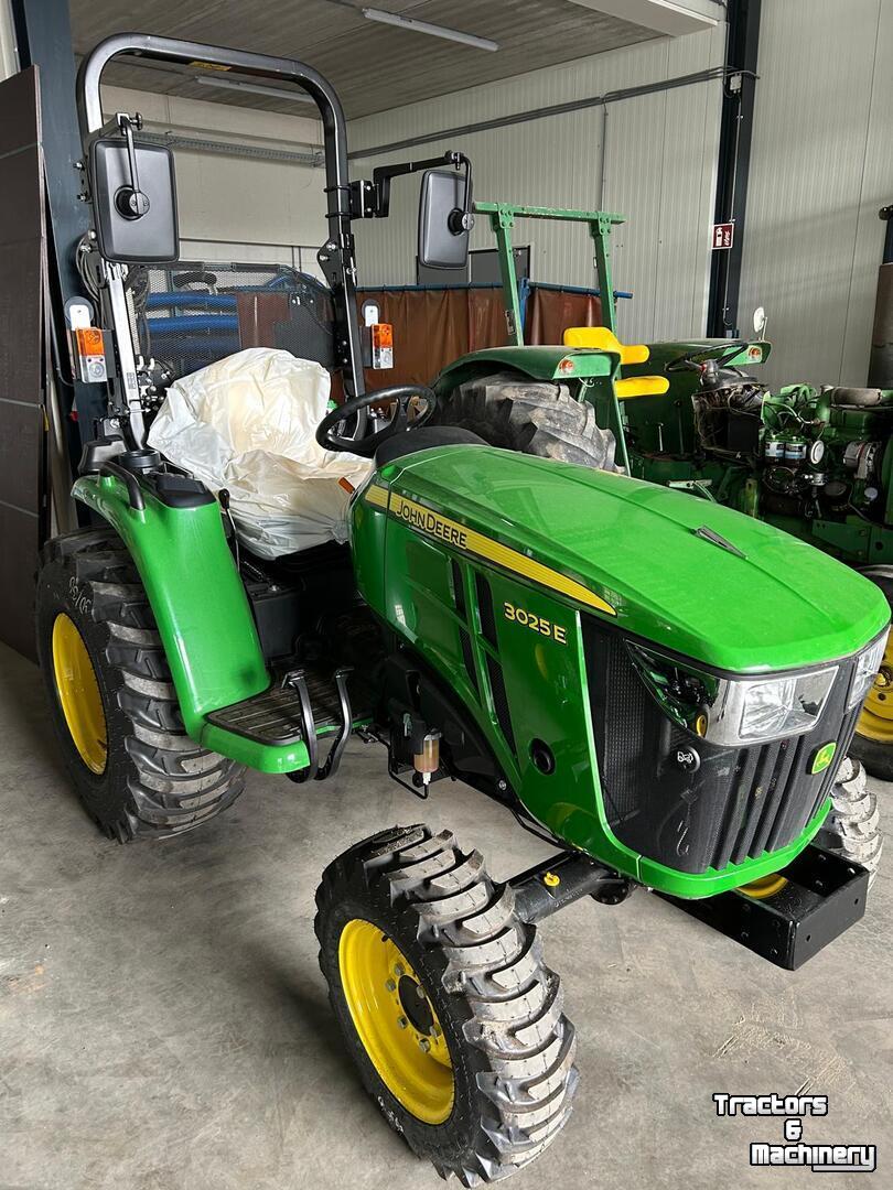 Obsttraktor John Deere 3025E