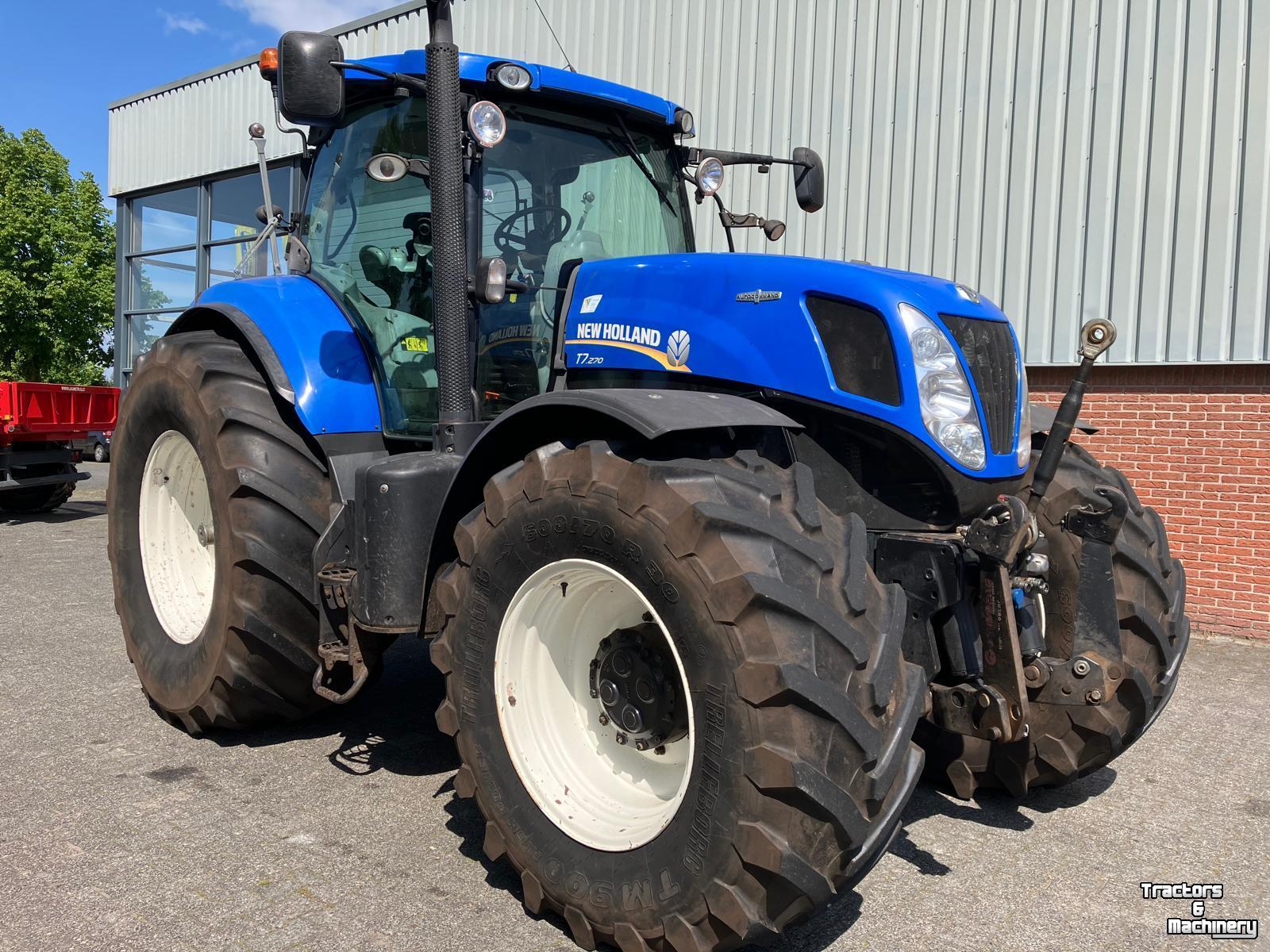 Schlepper / Traktor New Holland 270 AC