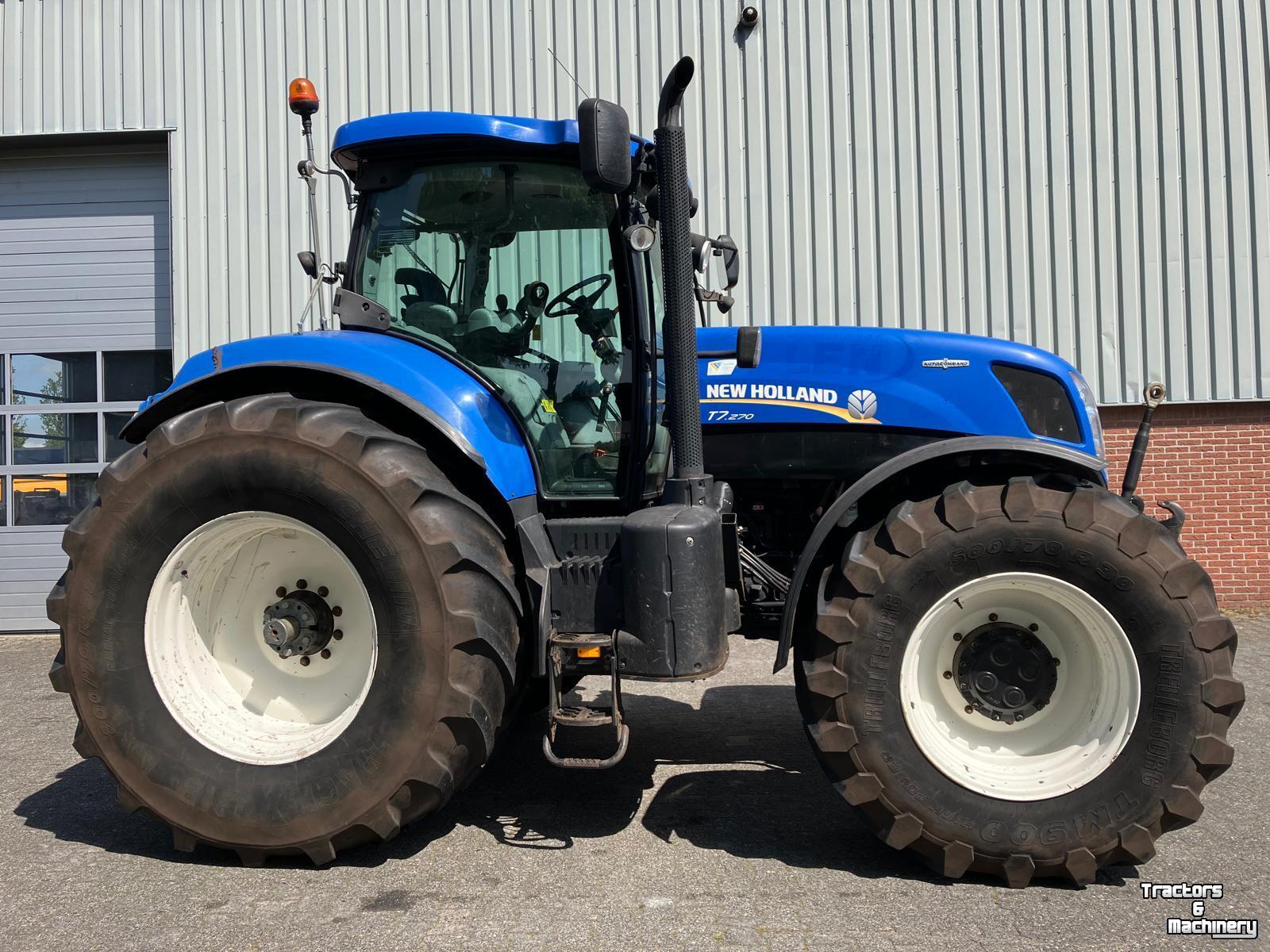 Schlepper / Traktor New Holland 270 AC
