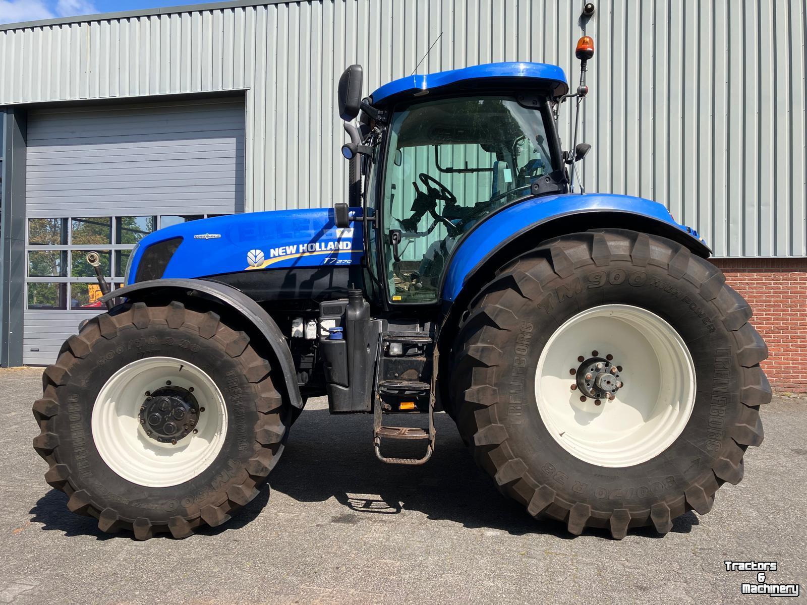 Schlepper / Traktor New Holland 270 AC