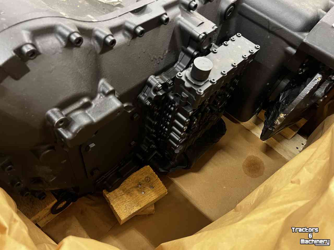 Radlader Case Complete Powershift versnellingsbak ZF voor Case CE 821E, 921E  New Holland W190B, W190BLR, W190B E.I.