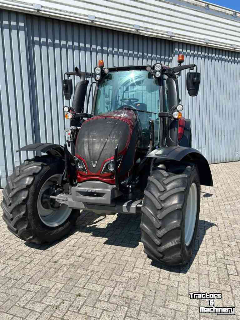 Schlepper / Traktor Valtra N121