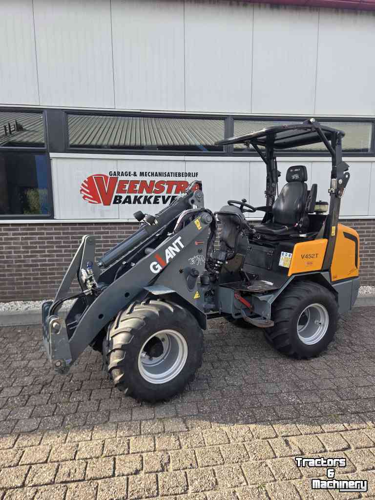 Radlader Giant V452T