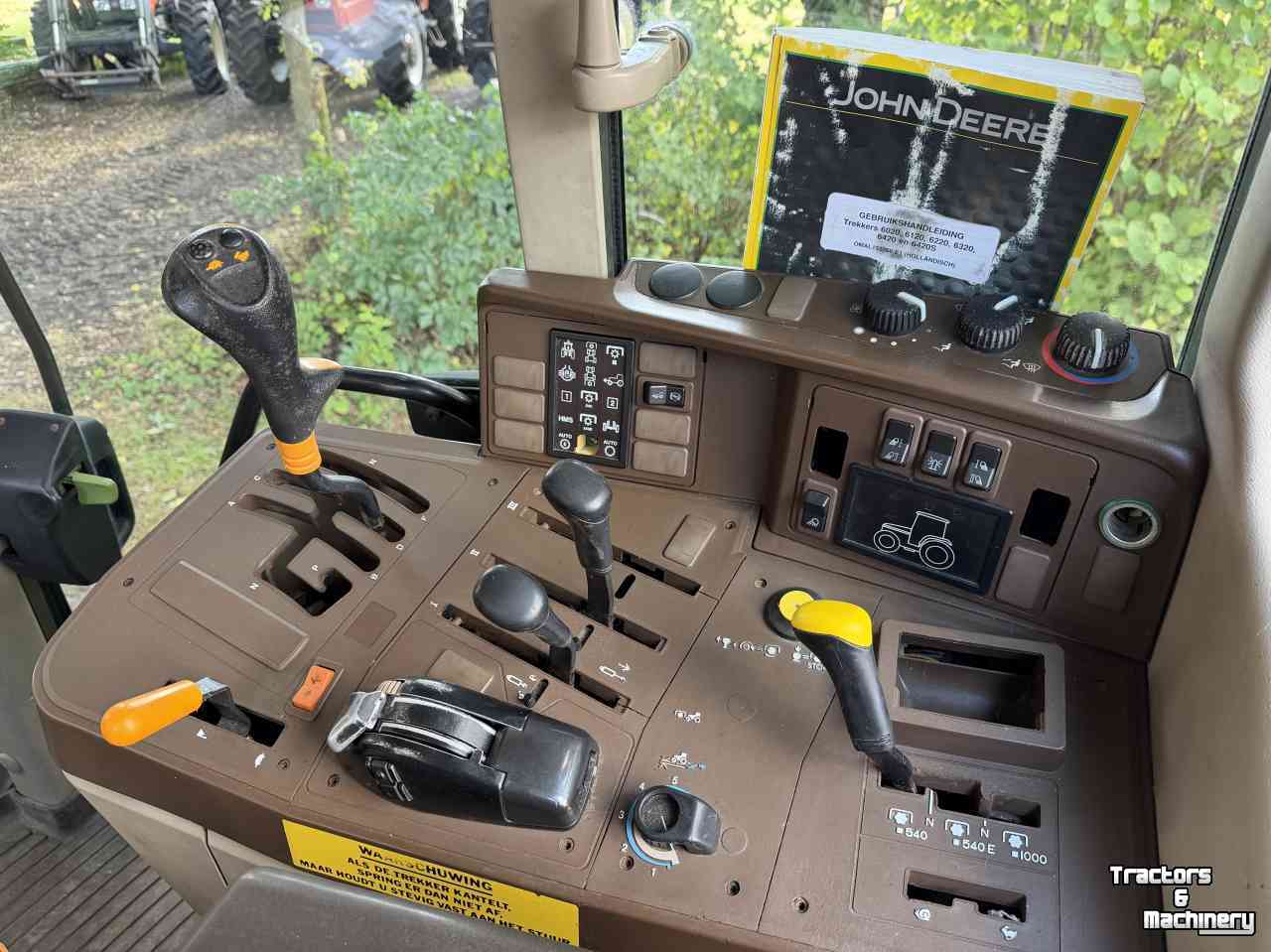 Schlepper / Traktor John Deere 6220 AQ
