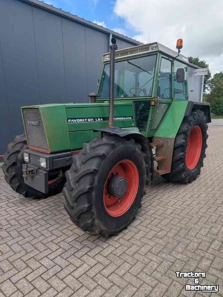 Schlepper / Traktor Fendt 611 LSA