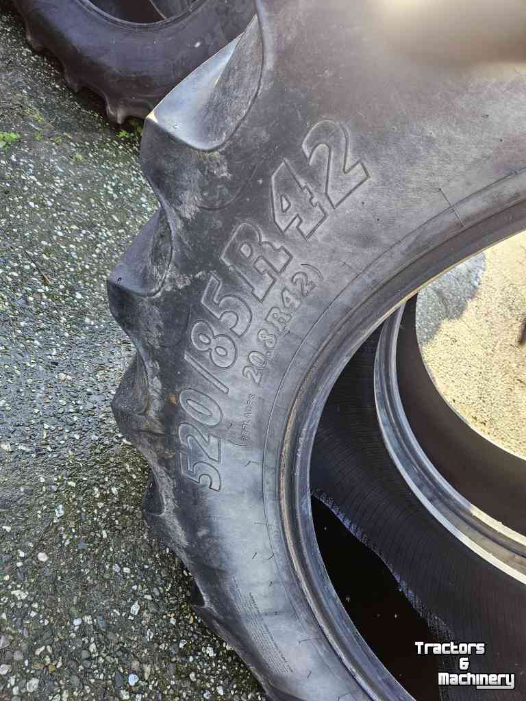 Räder, Reifen, Felgen & Distanzringe BKT 520/85R42 20.8R42