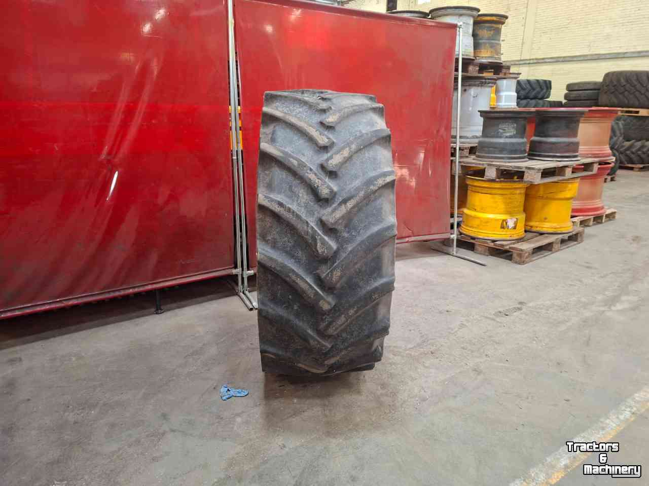 Räder, Reifen, Felgen & Distanzringe Mitas 540/65R28 AC65