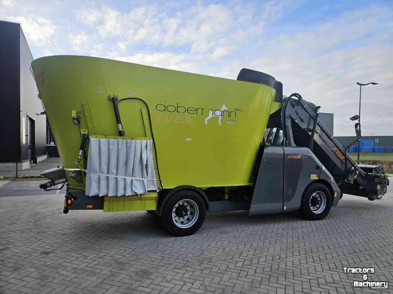Selbstfahrende Futtermischwagen Storti Dobermann SW 250 AS EVO
