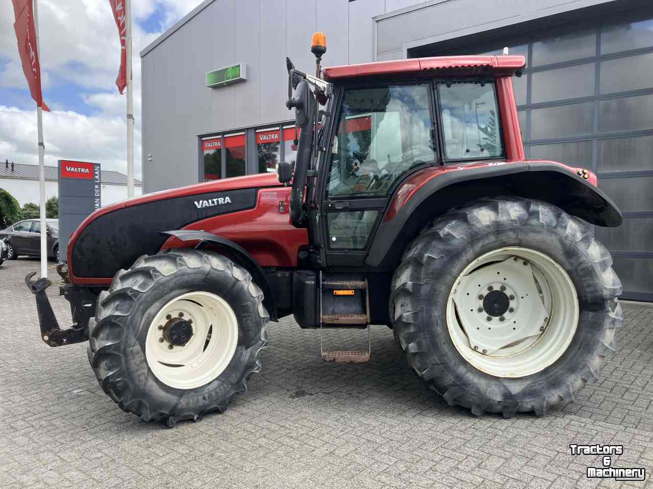 Schlepper / Traktor Valtra T130 Hitech