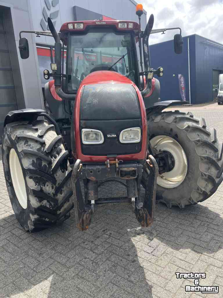 Schlepper / Traktor Valtra T130 Hitech
