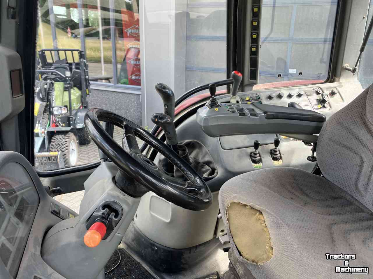 Schlepper / Traktor Valtra T130 Hitech