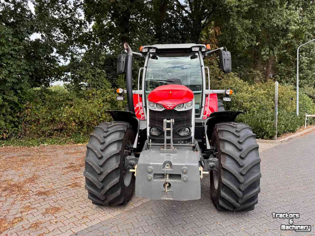 Schlepper / Traktor Massey Ferguson 7s.180 Dyna6 Efficient