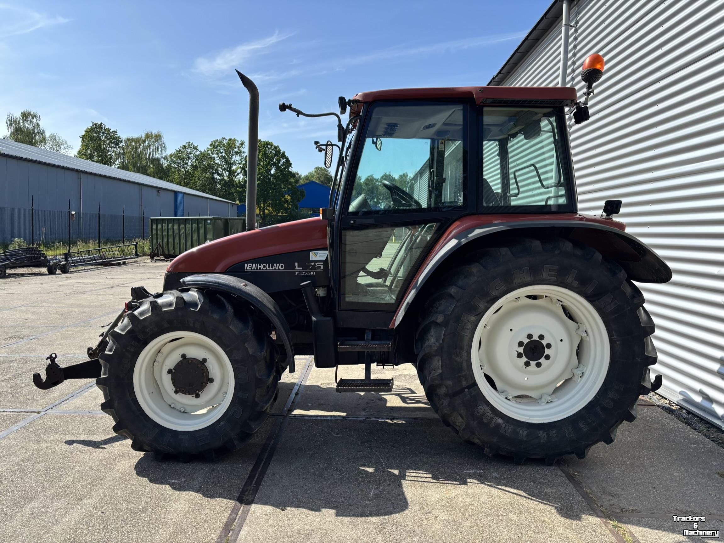 Schlepper / Traktor New Holland L75